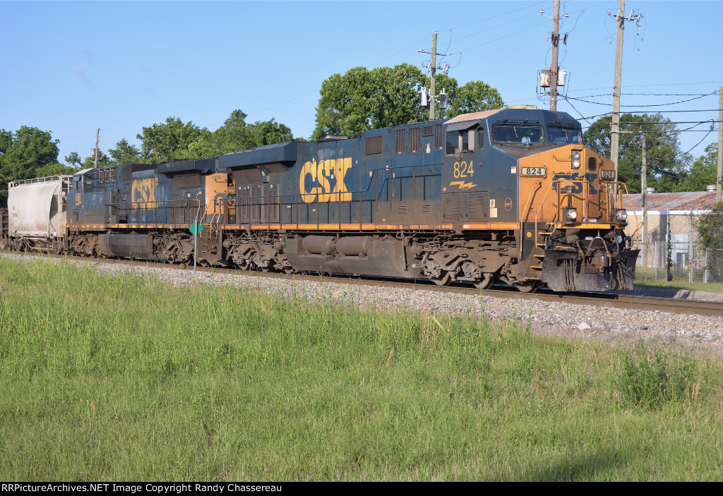 CSXT 824 and 568, M692-22